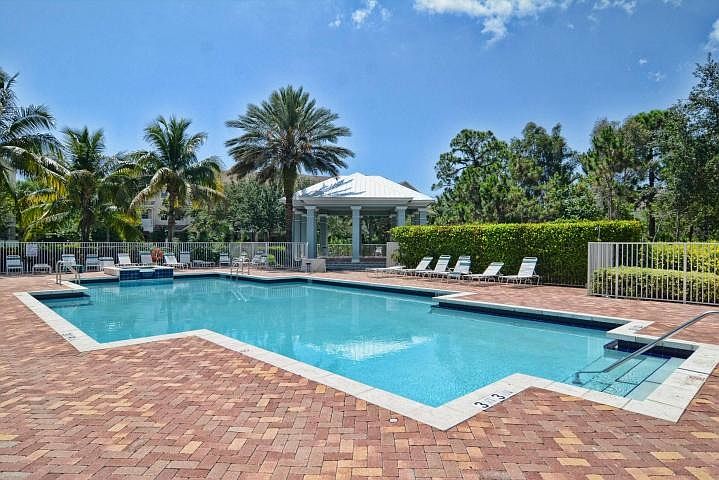 2nd image of 237 E Bay Cedar Cir