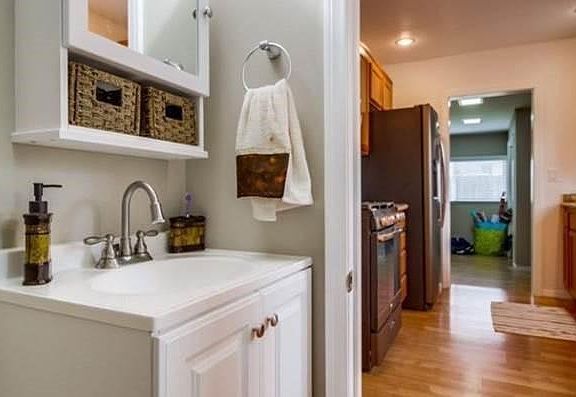 5th image of 130 Brightwood Ave