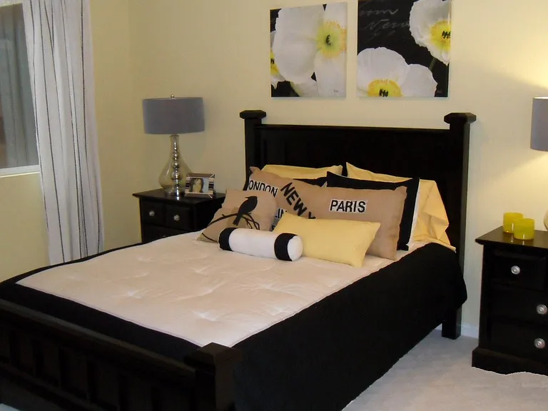 Glenoaks Villas — Photo 87