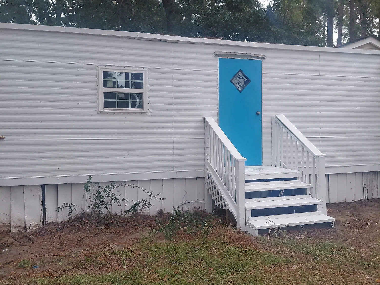 3 bed, 1.5 bath, 950 sqft, $900 — Photo 1