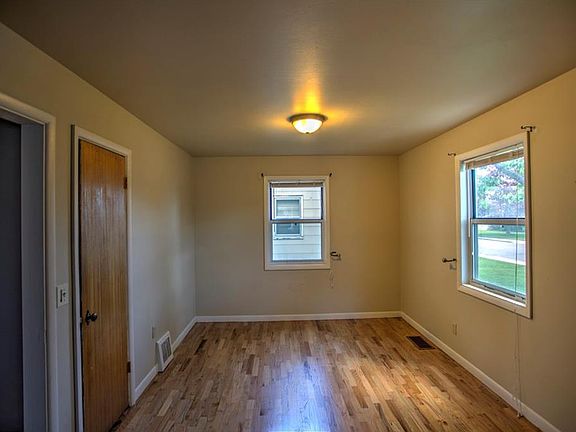 5th image of 1329 Avenue E