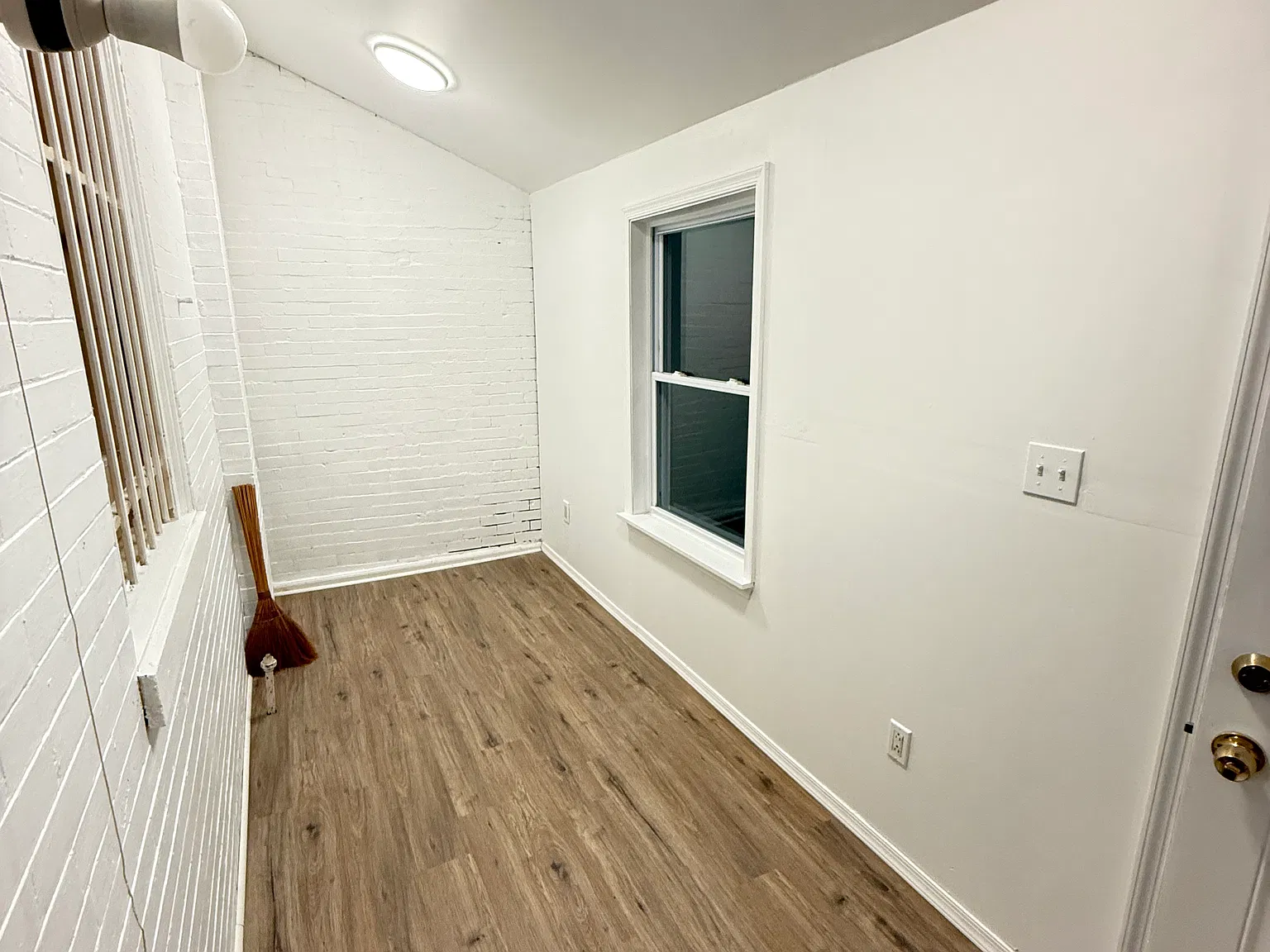 2 bed, 1000 sqft, $1,825 — Photo 2