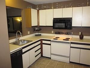 4th image of 411 Stonegate Ct