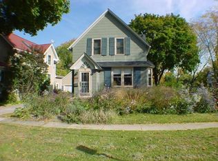 104 1st St, Libertyville, IL 60048