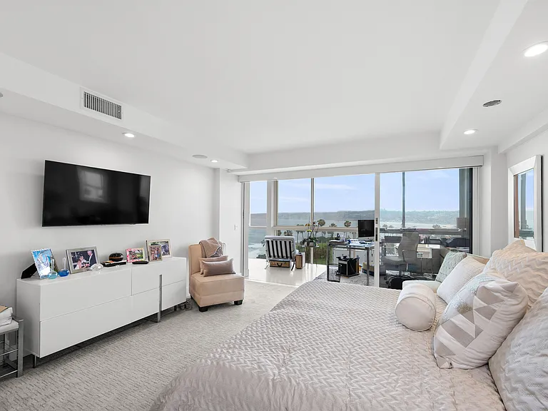 939 Coast Blvd — Photo 13