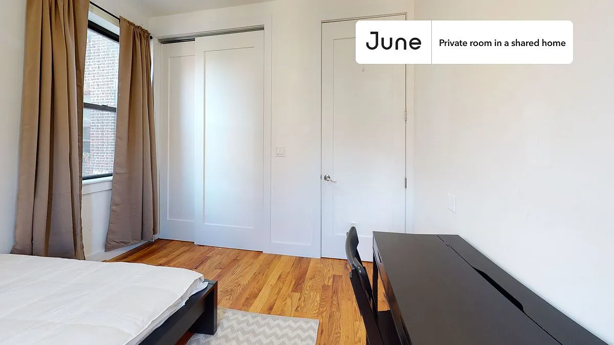 Queen bedroom in 5 bed/2 bath home in Prospect Lefferts Gardens #485 E — Photo 3