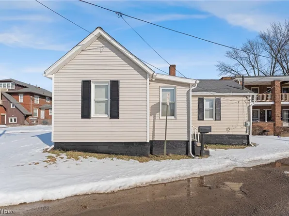 912 Essig Ct NW, Canton, OH 44703