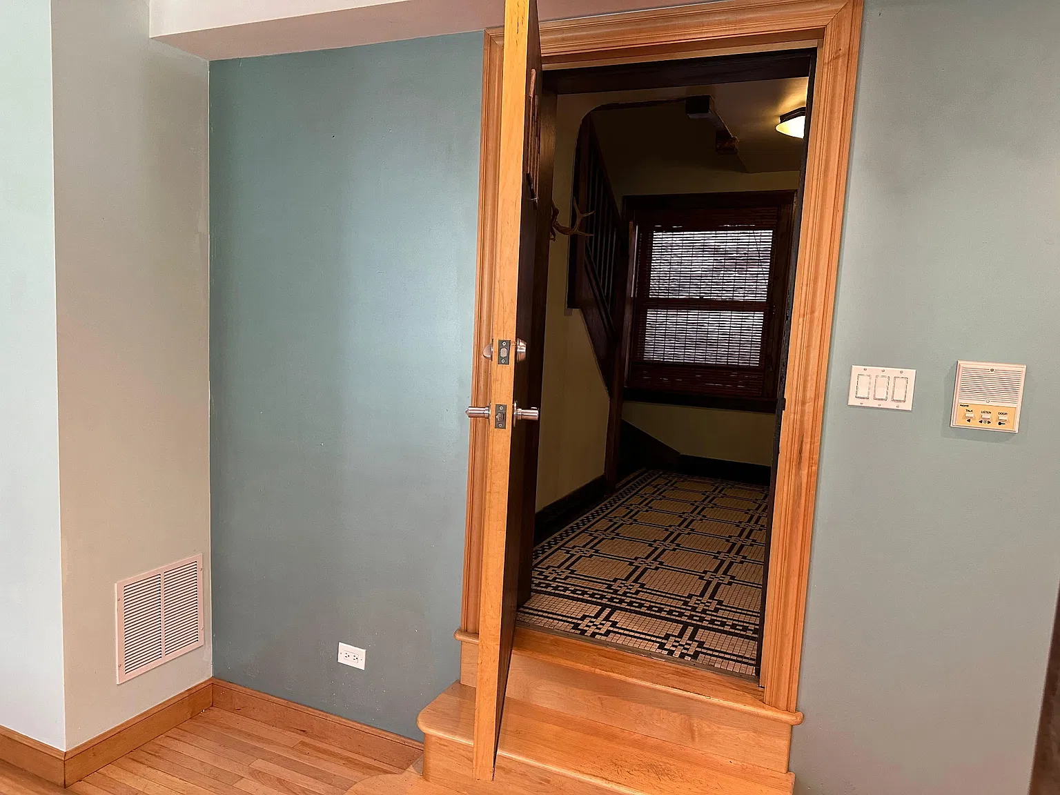 Studio, 1000 sqft, $1,700 — Photo 2