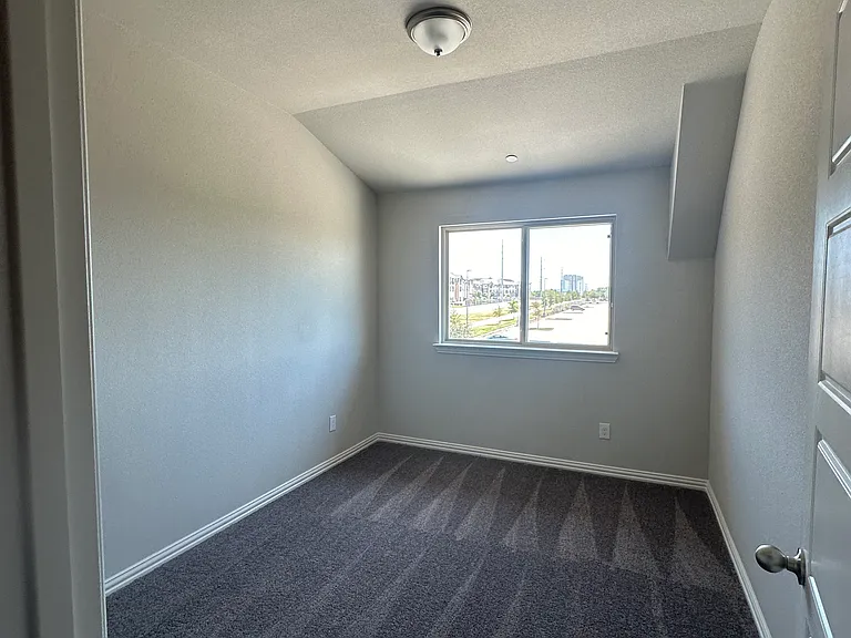 3104 Solana Cir #3104 — Photo 11