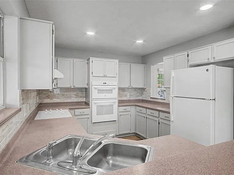 11462 Commercial St — Photo 12