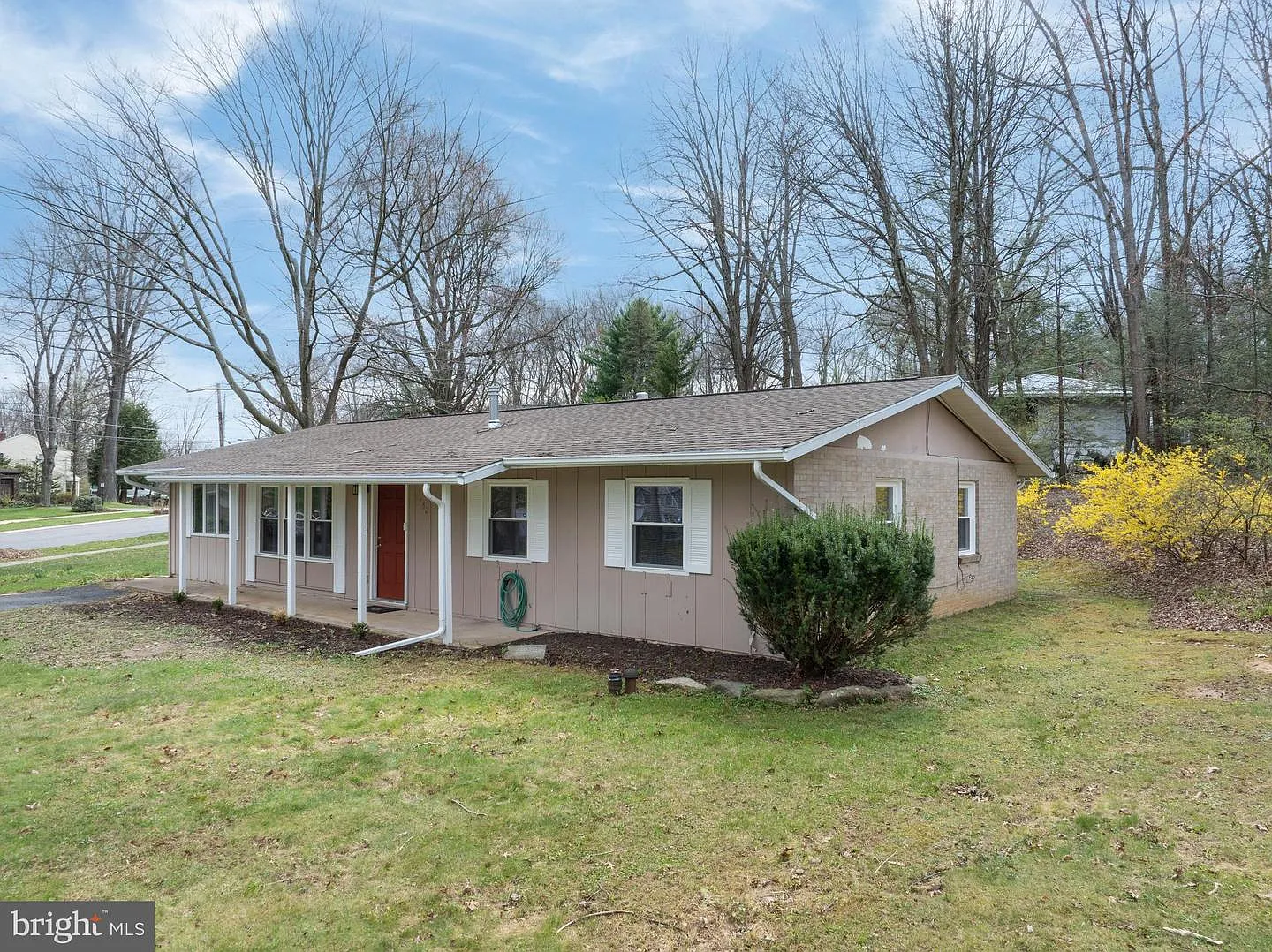 1952 Highland Dr photo 1