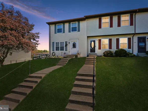 748 Windsor Dr, Westminster, MD 21158