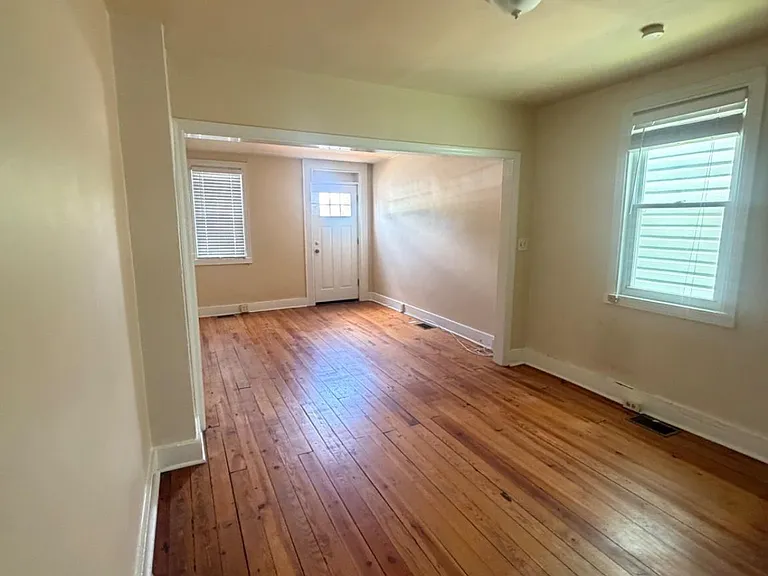 242 S Carroll St — Photo 5