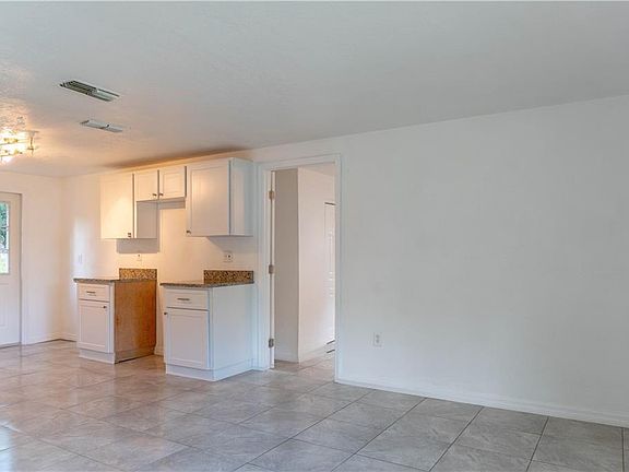 4th image of 3602 Beechwood Blvd