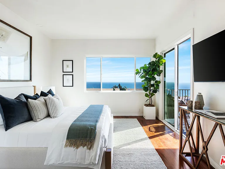 18111 Coastline Dr #1 — Photo 12
