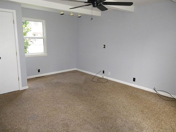 5th image of 1301 Ravenswood Dr
