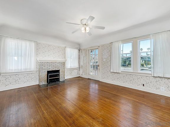 4th image of 4458-60 Maryland St