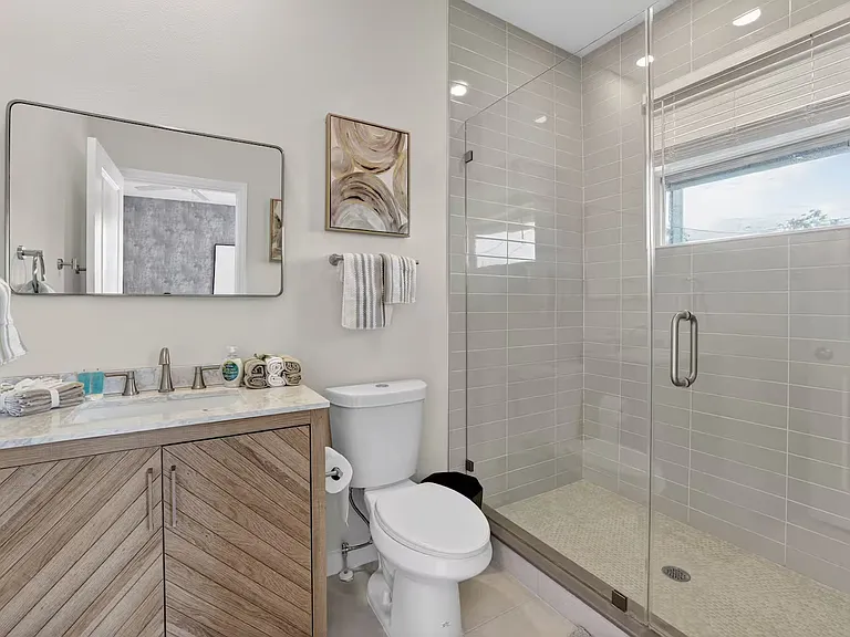 210 E Columbus Dr #B — Photo 31