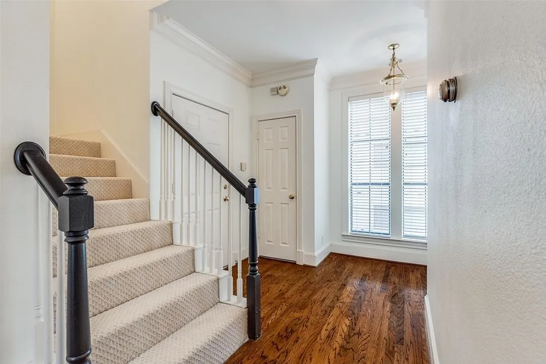 2 bed, 1217 sqft, $4,000 — Photo 3