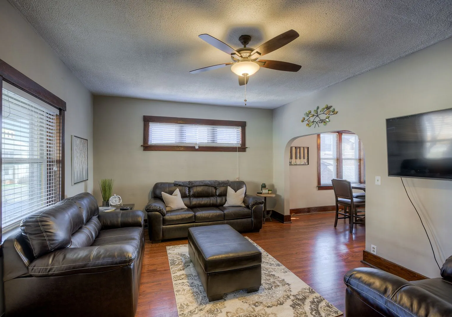 3507 / 3509 / 3511 Dewey Ave Townhomes — Photo 3