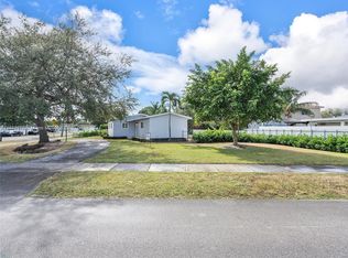 17320 NW 80th Ave, Hialeah, FL 33015