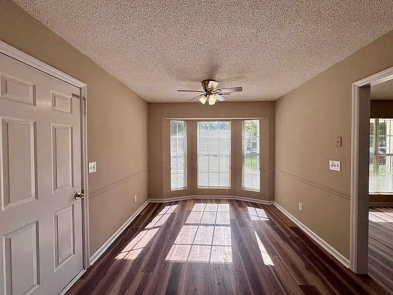 352 A & B Leafmore Rd — Photo 4