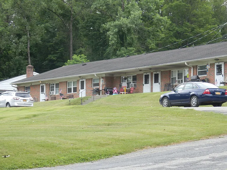 Berkshire Apartments — Photo 2
