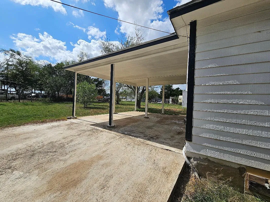 3 bed, 2.0 bath, 1356 sqft, $1,660 — Photo 2