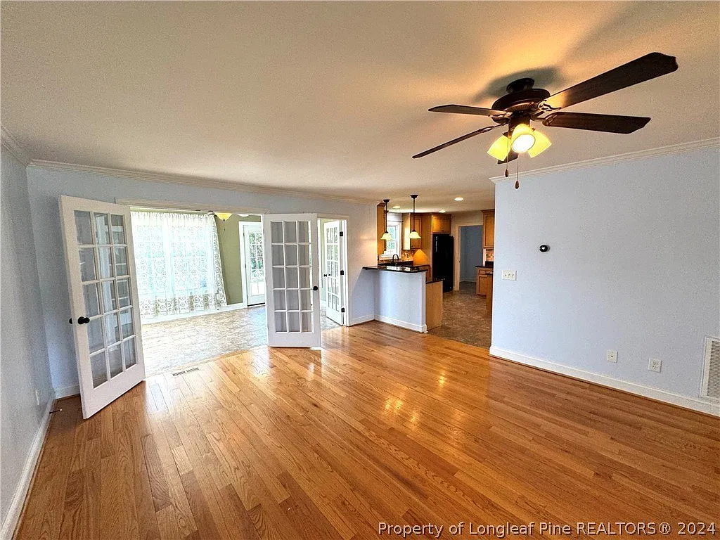 4 bed, 2.5 bath, 2304 sqft, $2,450 — Photo 3
