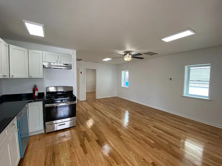 425 Drummond Ave — Photo 3