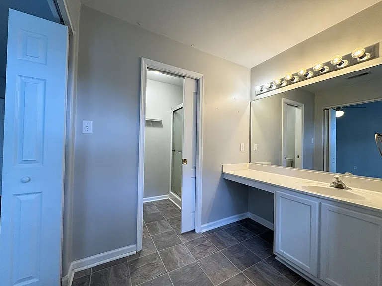 2309 Charing Cross Rd — Photo 27