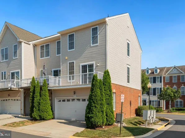 42818 Pamplin Ter, Chantilly, VA 20152