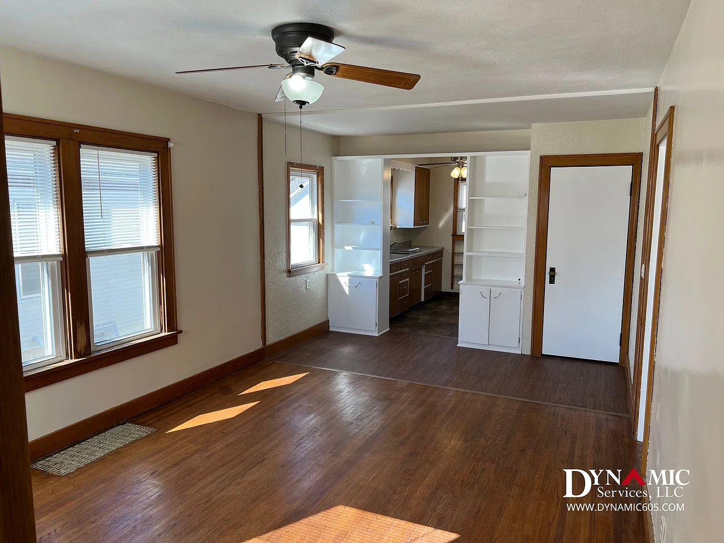 4+ Bedroom, 2 Bathroom House with Garage and Fenced Backyard — Photo 3