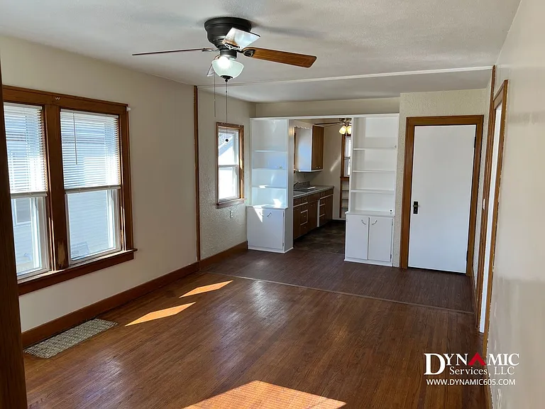 1917 S Duluth Ave — Photo 3