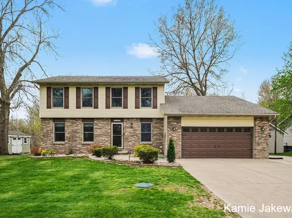 10858 Wildwood Dr, Greenville, MI 48838