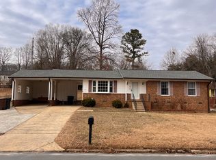 4220 Chateau Dr, Greensboro, NC 27407