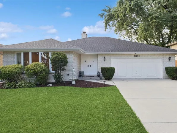 5811 Longview Dr, Countryside, IL 60525
