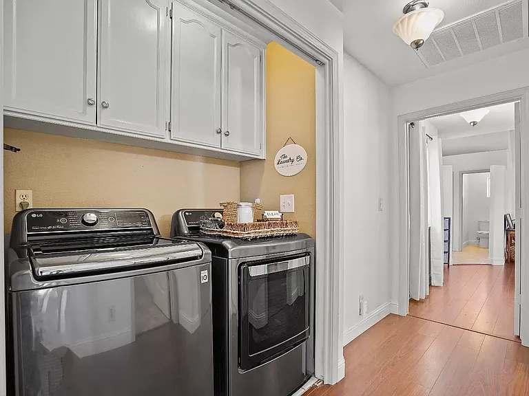 1124 Gorham Ave — Photo 6