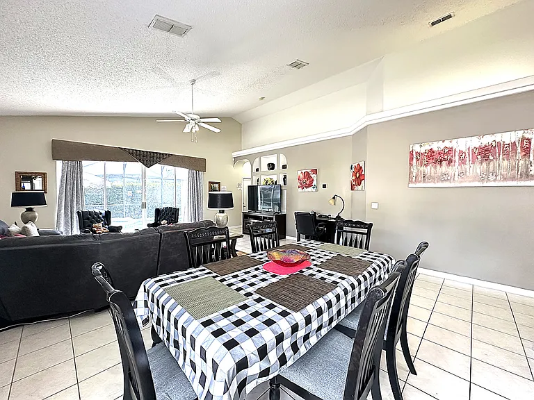 16724 Rolling Green Dr — Photo 10