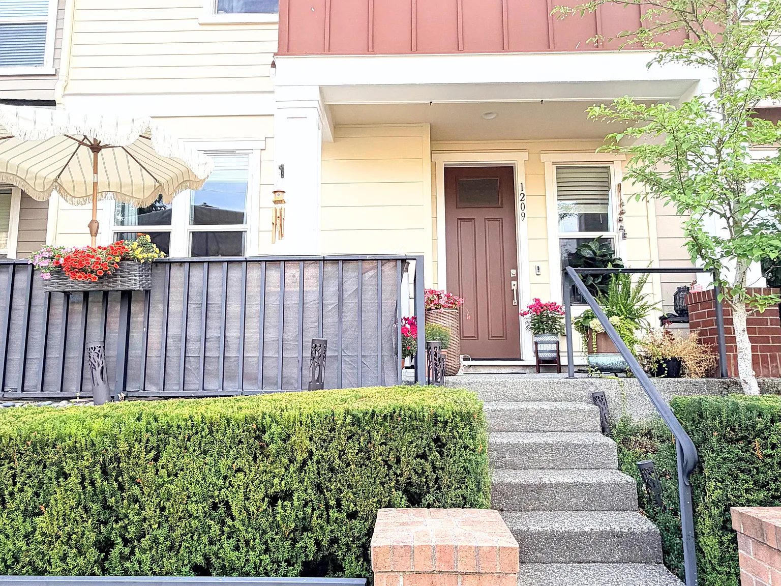3 bed, 2.5 bath, 1590 sqft, $3,950 — Photo 2