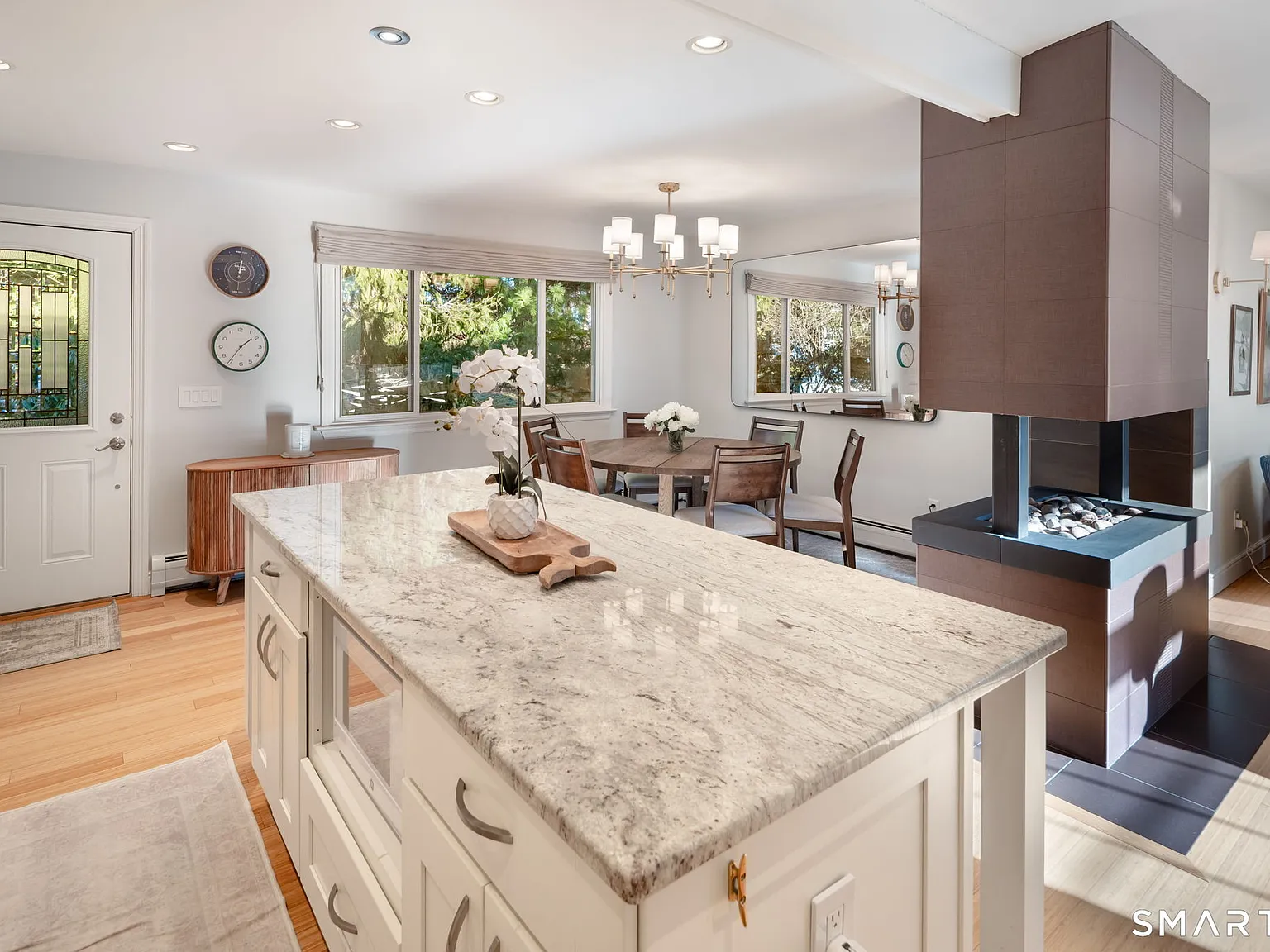 3 bed, 3.0 bath, 3316 sqft, $6,200 — Photo 4