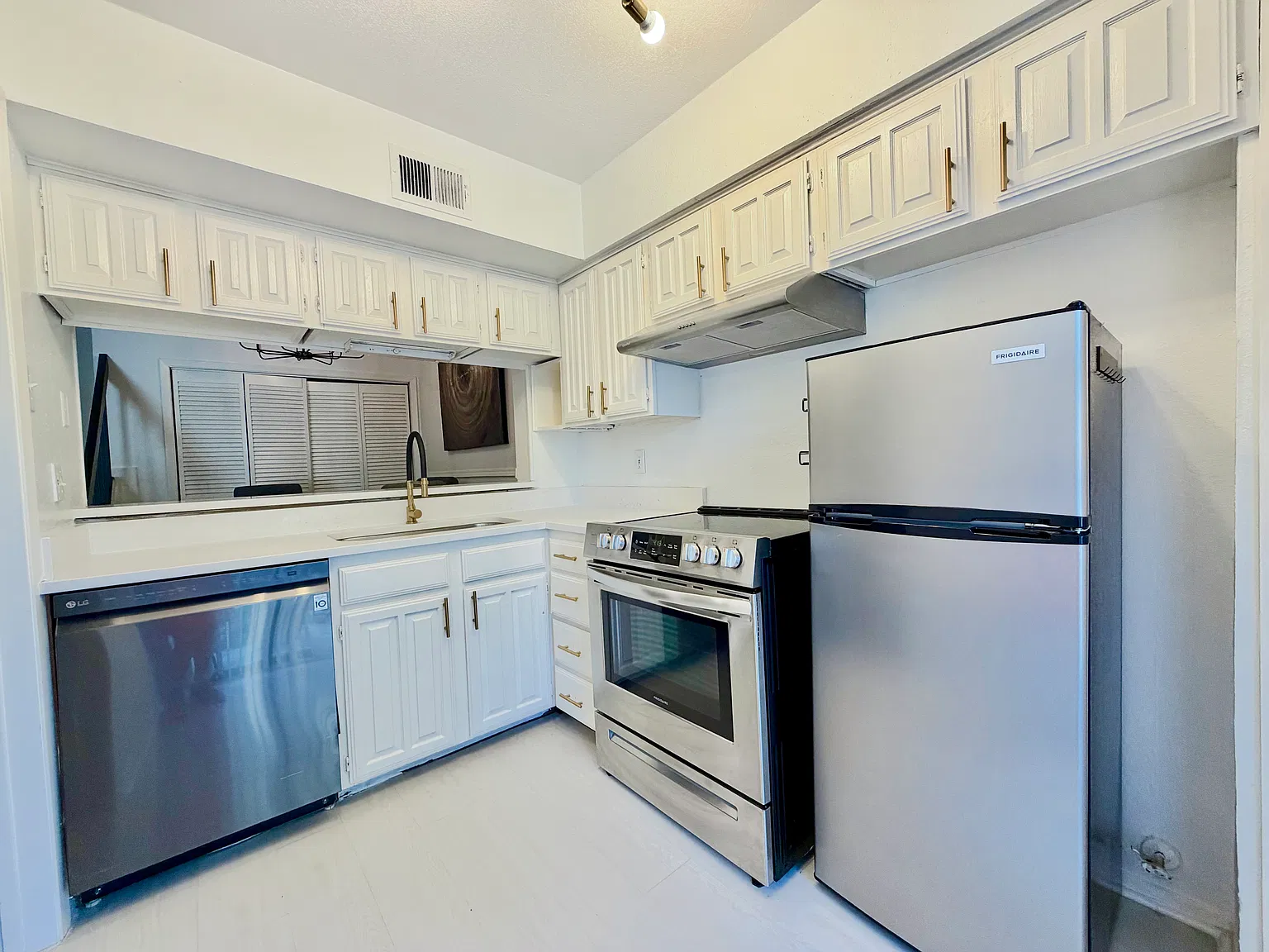 1 bed, 1.5 bath, 860 sqft, $1,500 — Photo 4