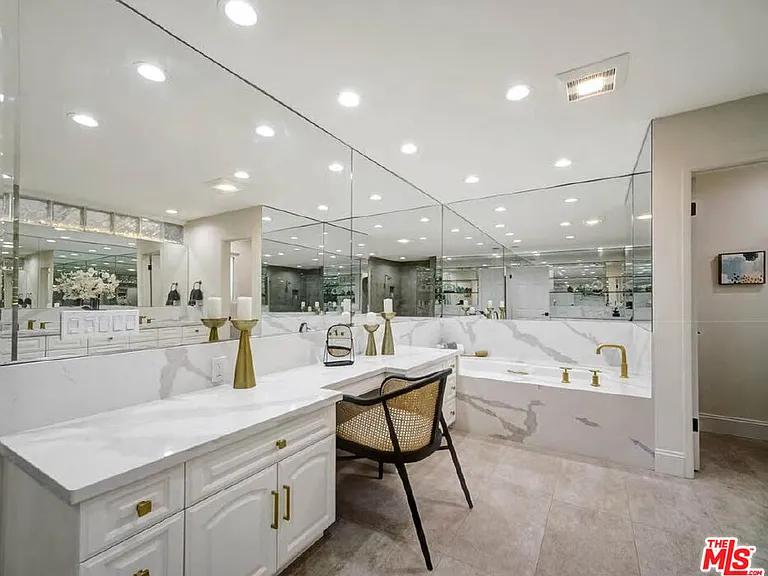 4732 Del Moreno Dr — Photo 25
