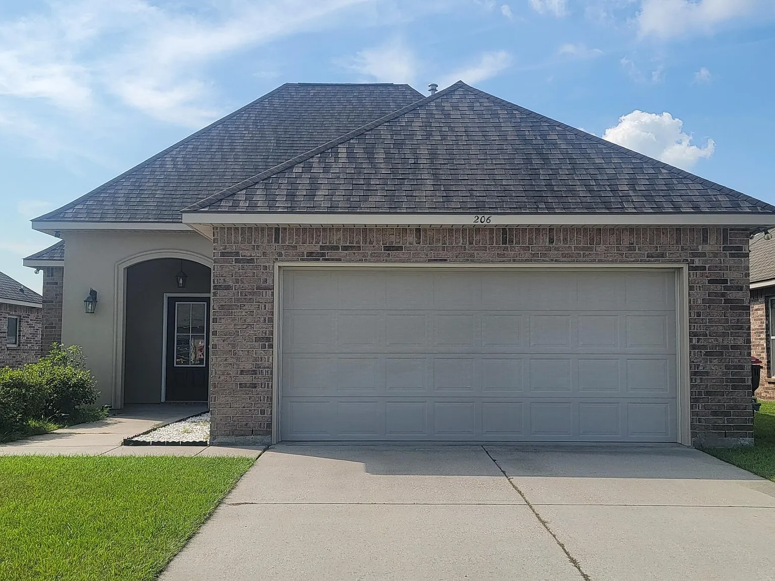 3 bed, 2.0 bath, 1973 sqft, $2,075 — Photo 1