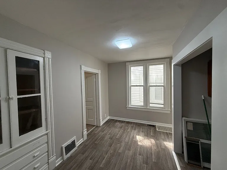 938 W Edwards St — Photo 10