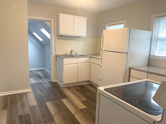 3rd image of 150 Lowell Ave NE #2
