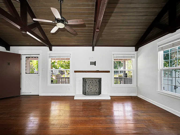 2249 Whyte Park Ave — Photo 9