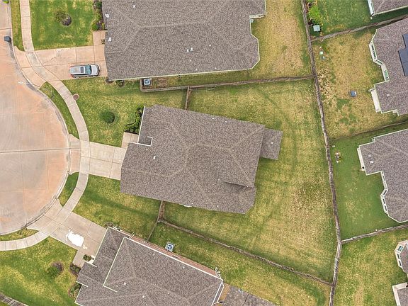 3rd image of 21406 Iron Oak Ln