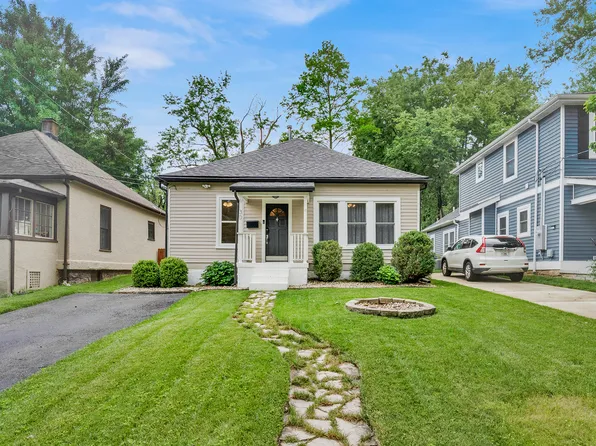 30 W Jackson Rd, Saint Louis, MO 63119