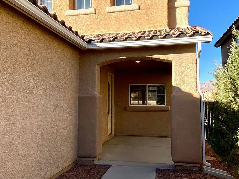 2324 Cockatoo Dr — Photo 2